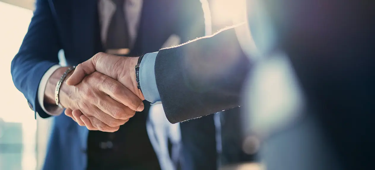 apretón de manos